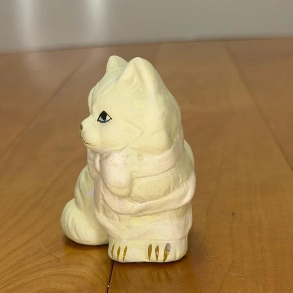 Vintage ST Cat Figurine – Pale Yellow Kitten w/ Blue Eyes Chalkware Style 3